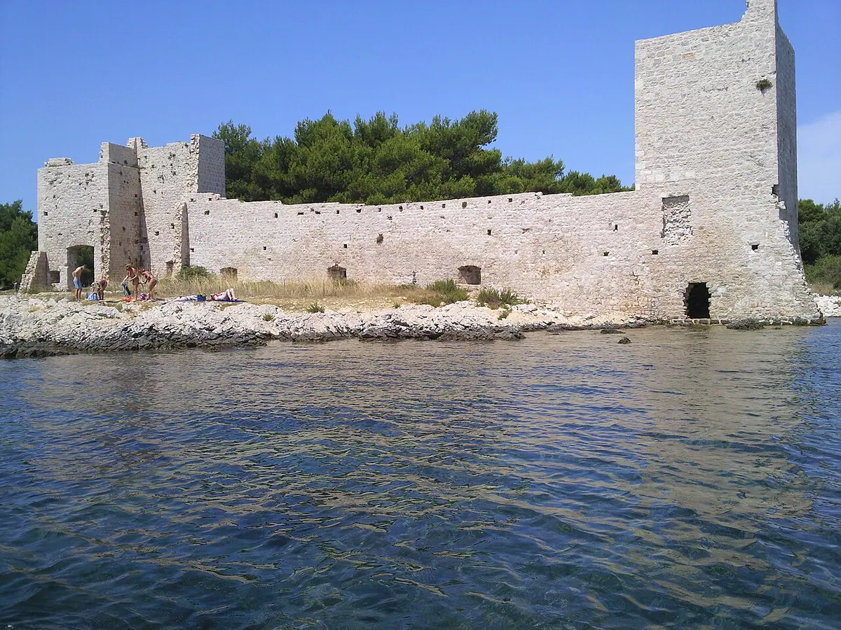 Fotografija mjesta Vir (naslov izvornika: Croatia - Vir - Castle)