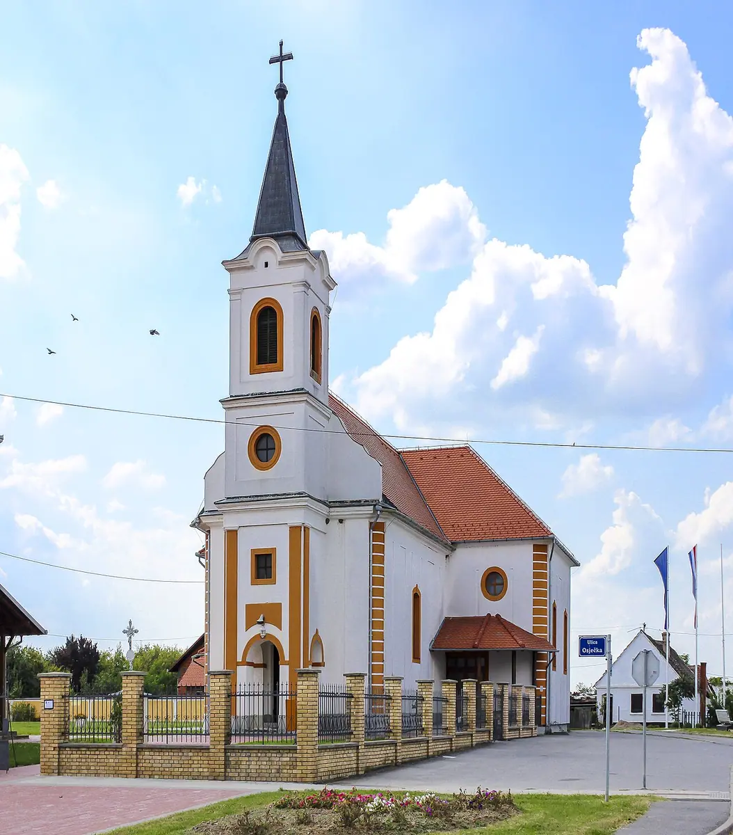 Fotografija mjesta Vuka (naslov izvornika: Vuka - crkva sv. Josipa)