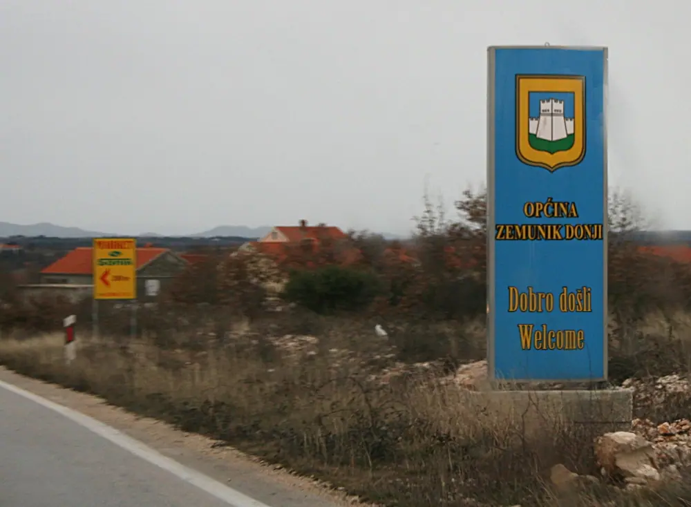 Fotografija mjesta Zemunik Donji (naslov izvornika: Općina Zemunik Donji 2009)