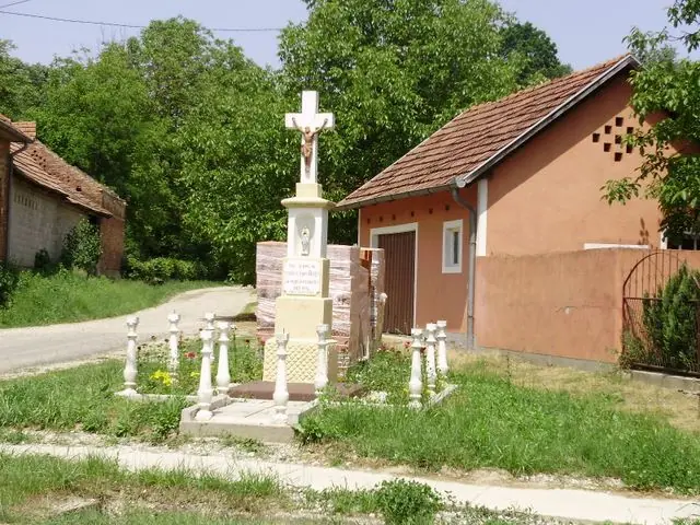 Fotografija mjesta Hampovica (naslov izvornika: Raspelo u Hampovici.5170012)