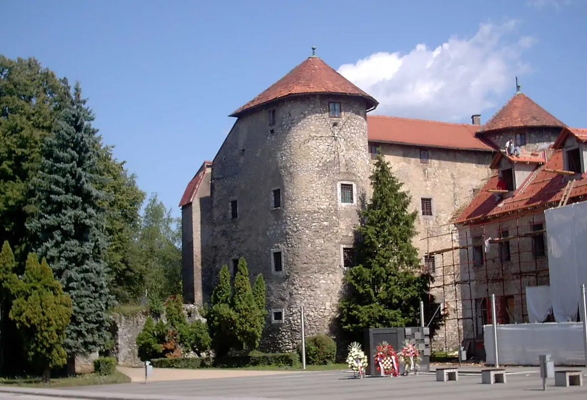 Fotografija mjesta Ogulin (naslov izvornika: Burg Ogulin)