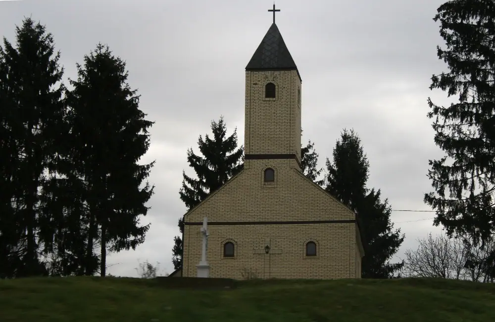 Fotografija mjesta Opatovac (naslov izvornika: Opatovac crkva m 221208)