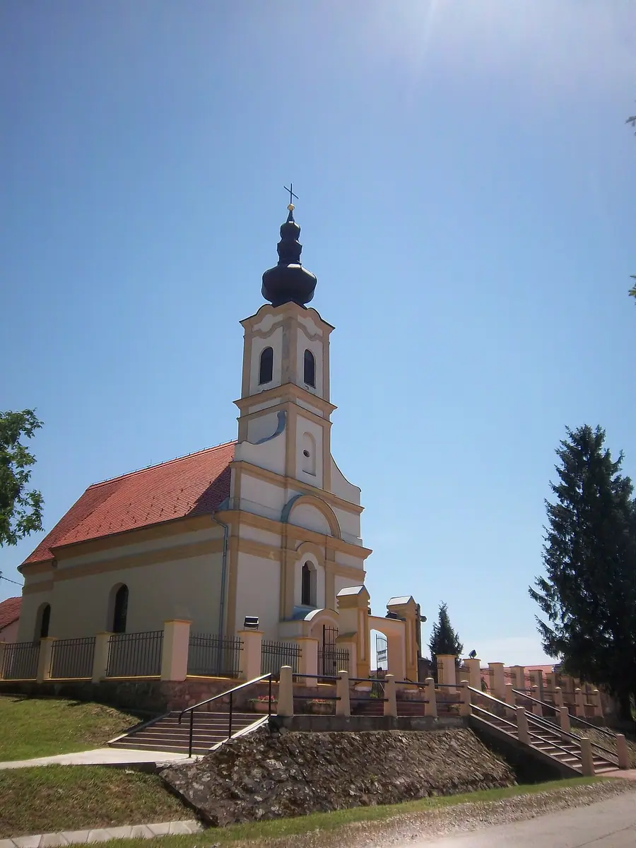 Fotografija mjesta Slakovci (naslov izvornika: Katolička crkva Slakovci 2-Католичка црква Слаковци 2)