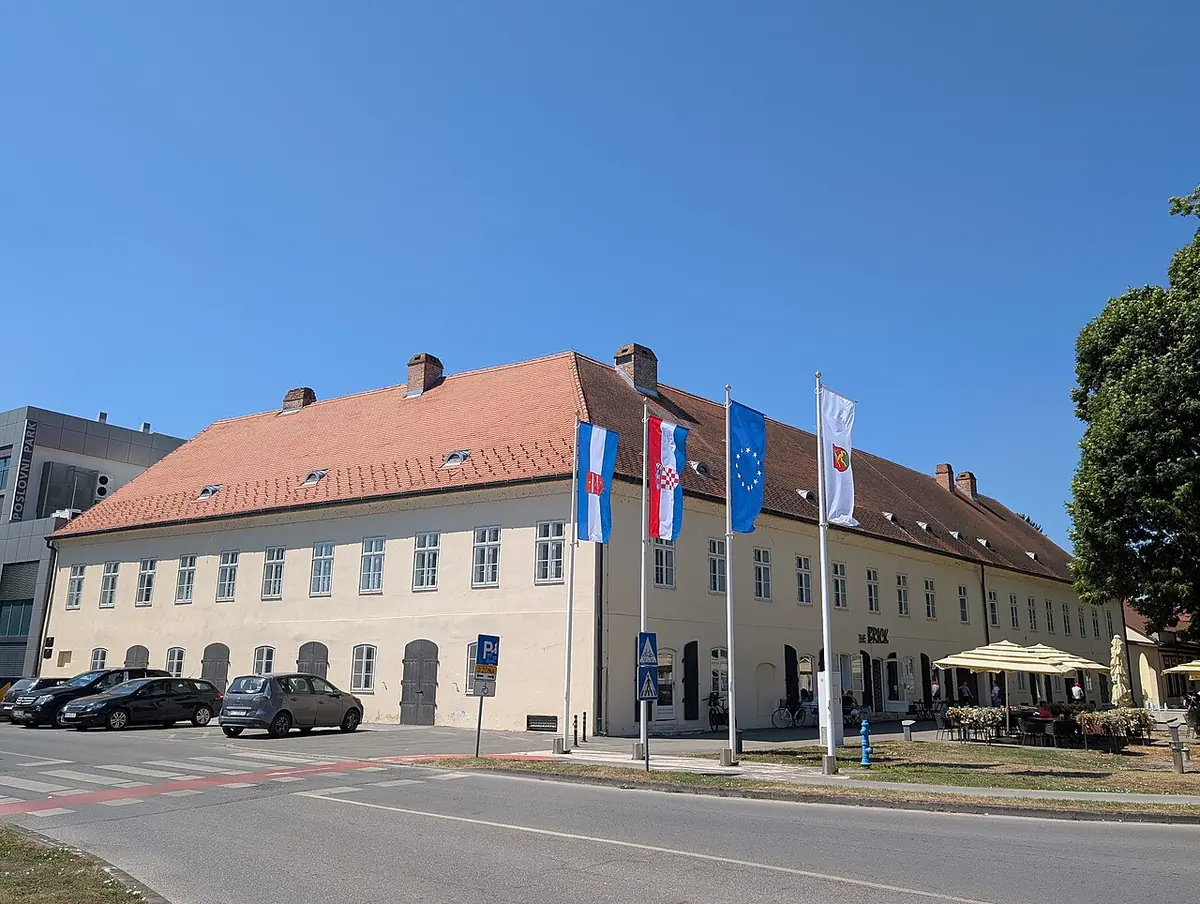 Fotografija mjesta Virovitica (naslov izvornika: Trg kralja Zvonimira 1, Virovitica)