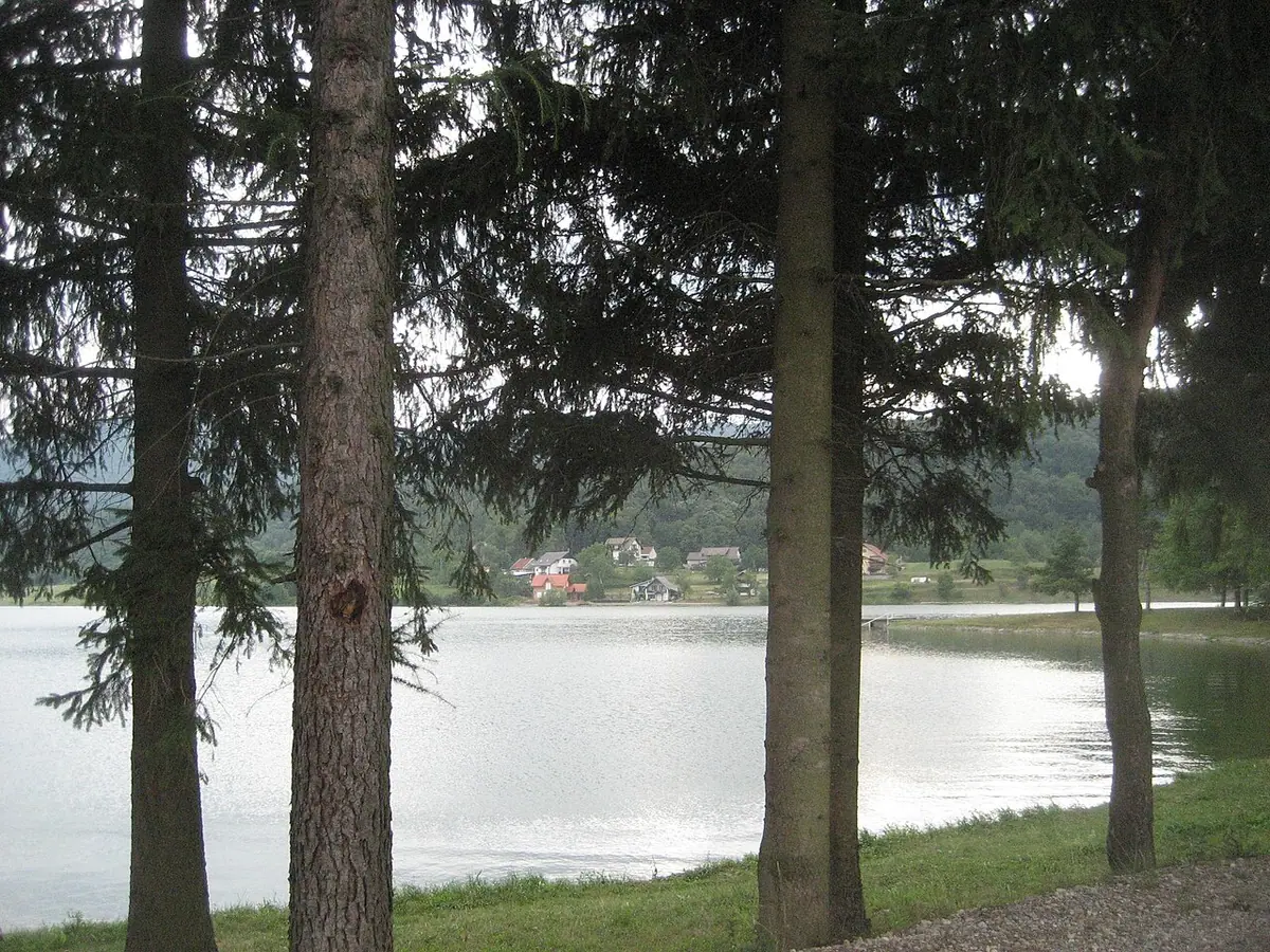 Fotografija mjesta Sabljak Selo (naslov izvornika: Jezero Sabljaci)